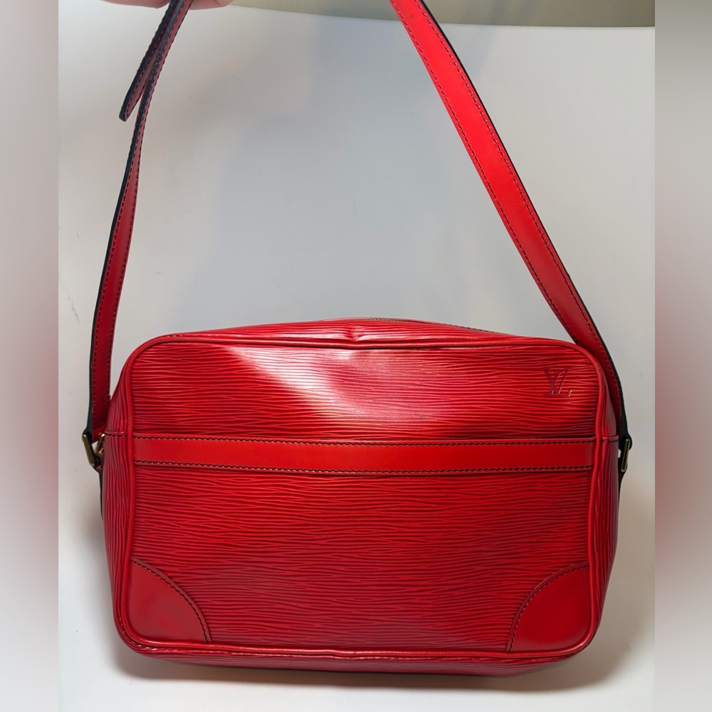 Louis Vuitton Trocadero 27 Red Epi Leather Crossbody Unisex